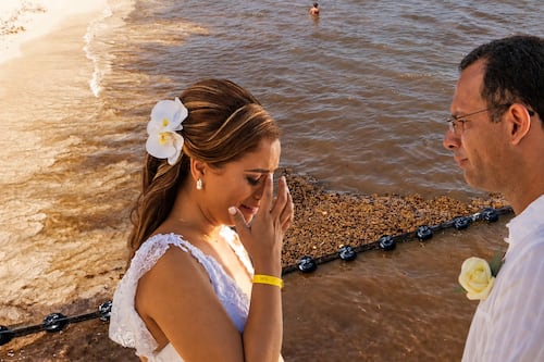 Y vivieron ‘ensargados’ para siempre: Sargazo en el Caribe mexicano ‘echa a perder’ 10 mil bodas