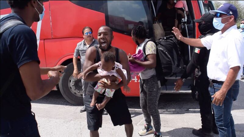 Autoridades mexicanas frenan paso de migrantes a frontera de Coahuila y Texas