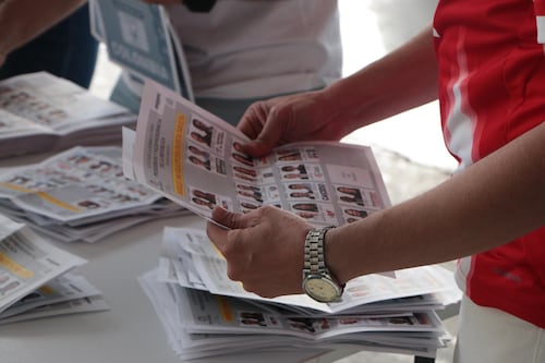 ¿Suena a injerencia? EU amenaza con retirar visas a quienes manipulen las elecciones en Colombia
