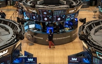 Wall Street cierra con resultados mixtos: Nasdaq y S&P 500 avanzan, pero Dow Jones retrocede