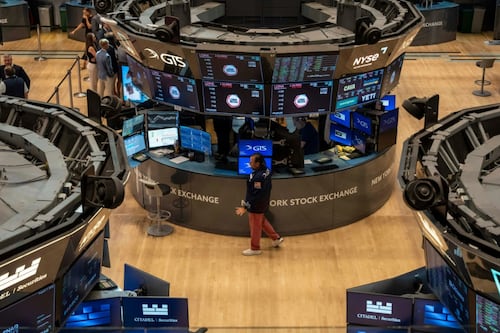 Wall Street cierra con resultados mixtos: Nasdaq y S&P 500 avanzan, pero Dow Jones retrocede