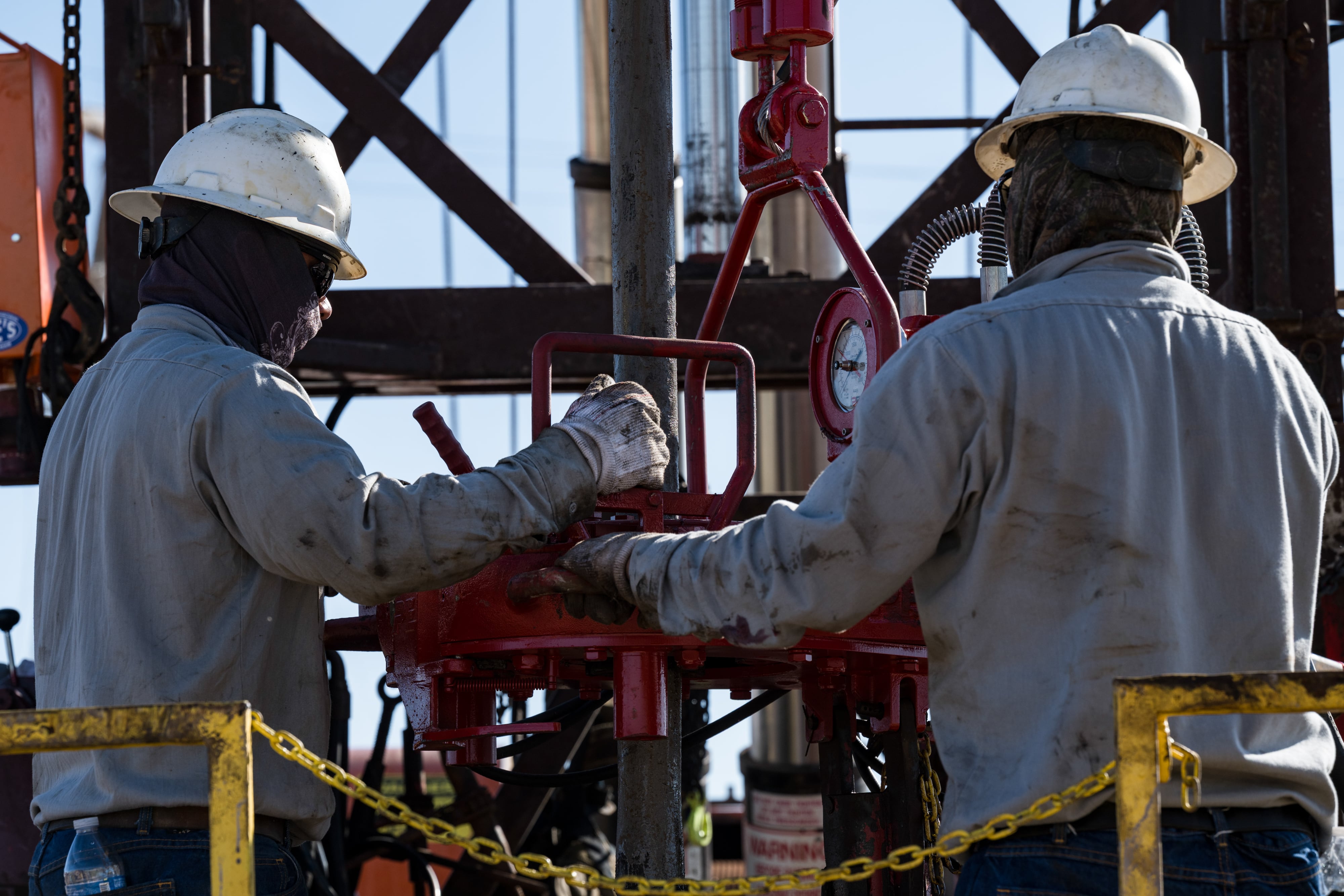 Ormuz vuelve a poner el precio del petroleo sobre la mesa mexicana