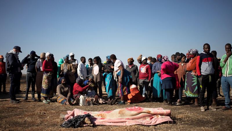 OMS advierte brotes de COVID en Sudáfrica tras protestas