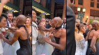 VIDEO: Fan se abalanza sobre Ariana Grande y Cynthia Erivo la protege