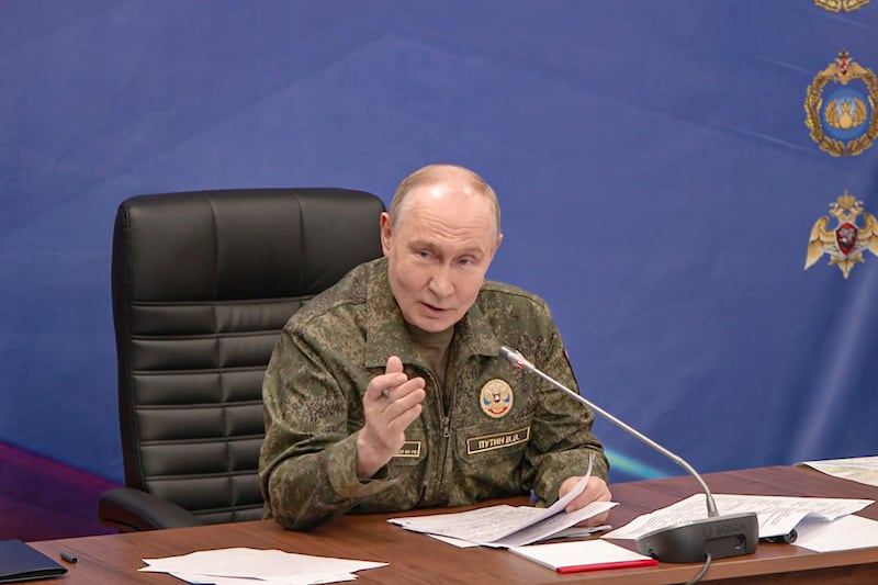 Y a todo esto, Putin no desiste: Advierte a Trump que Rusia tomará lo que falta del Donbás