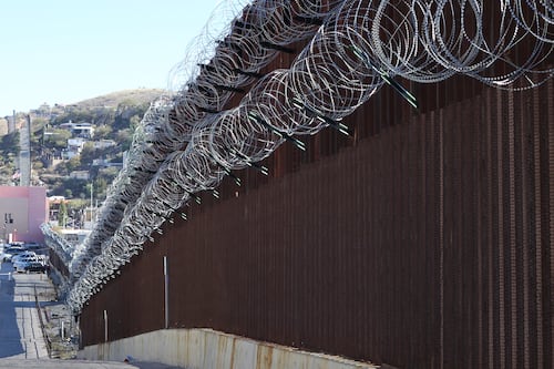 Con ‘dedicatoria’ a los cárteles: Trump prohíbe vuelo de drones no autorizados en frontera con México