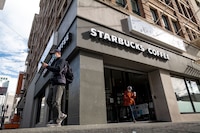 ¿Buscas empleo? Starbucks solicita personal para sus tiendas en Santa Lucía