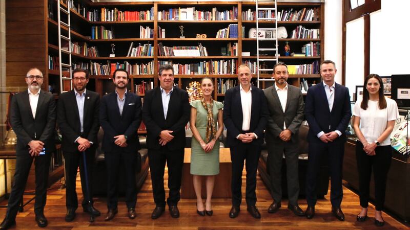 Mundial 2026: Sheinbaum presume movilidad de la CDMX y al AIFA ante representantes de FIFA