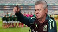 ‘Dejaron la piel en el campo’: Javier Aguirre se despide del Mundial con abrazo a Rafa Márquez