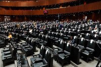 Oposición y Morena ‘hacen mancuerna’ y aprueban reformas de AMLO en Comisiones