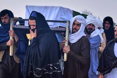 Escala la guerra Pakistán-Afganistán: Reportan decenas de muertos y ataques a civiles