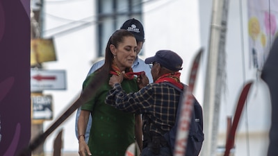La aprobación presidencial registró una baja respecto al mes de marzo (Foto: ANDREA MURCIA/CUARTOSCURO)