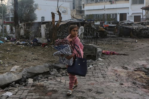 Víctimas en la Franja de Gaza: Hasta 400 niños y niñas mueren al día en bombardeos israelíes