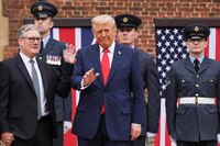 Trump quiere silenciar a los medios: Amenaza con quitarle licencias a canales de TV que lo critiquen