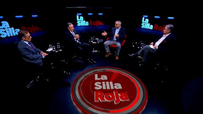 Pablo Pruneda Gross, coordinador de la Línea de Investigación Derecho e Inteligencia Artificial, en el Instituto de Investigaciones Jurídicas (IIJ) de la UNAM, en 'La Silla Roja' con Leonardo Kourchenko, Enrique Quintana y Víctor Piz. (Foto: EL FINANCIERO TV)