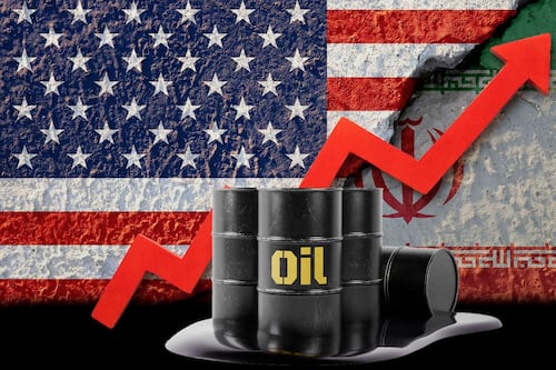 Precio del Brent se acerca a los 100 dólares por barril de petróleo ante ataques entre EU e Irán
