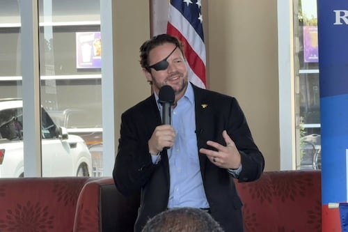 Dan Crenshaw, congresista que pidió usar drones contra cárteles, pierde elección en primaria republicana