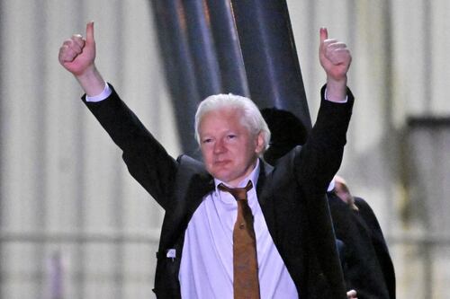 ‘Libre soy, libre soy’: Julian Assange llega a Australia tras declararse culpable