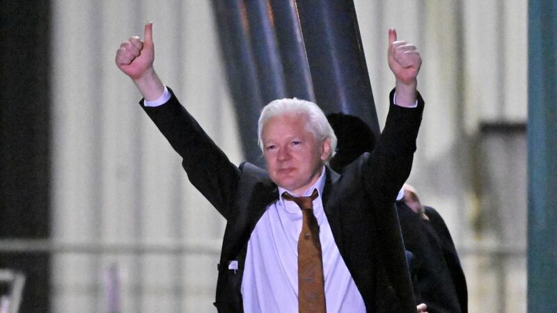 ‘Libre soy, libre soy’: Julian Assange llega a Australia tras declararse culpable