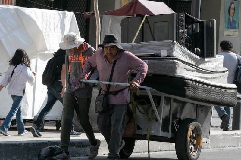 Empleo formal en México: Se crearon 23 mil plazas en abril... pero analistas dicen que cifra es insuficiente