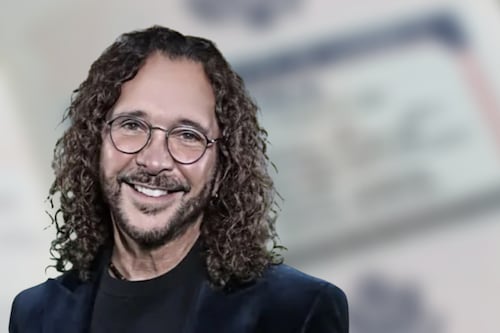 Le roban pasaporte y visa de EU a Oscar Burgos: Comediante ofrece recompensa por sus documentos