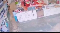 VIDEO: empleado recién contratado roba bolsa con 50 mil pesos de negocio de comida en Puebla