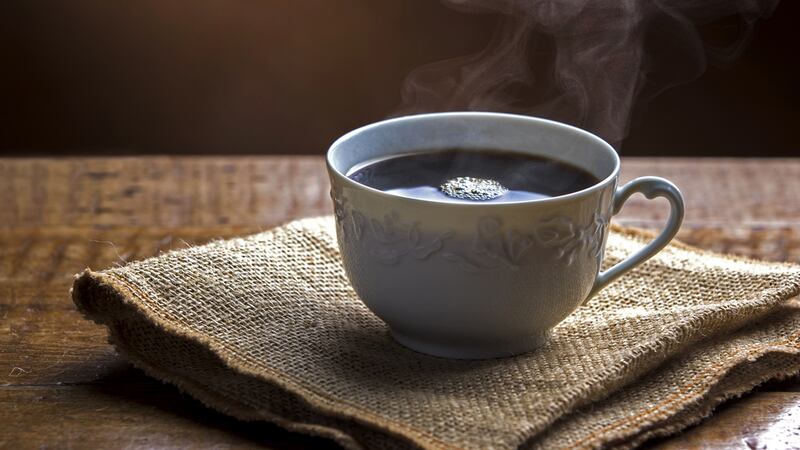 ¿Por qué es un gran error recalentar el café? Esto dicen especialistas