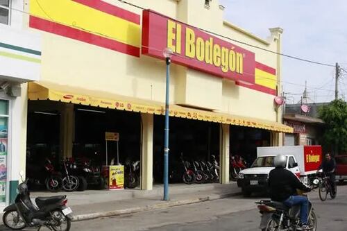 Va por nuevo centro de distribución y 17 tiendas