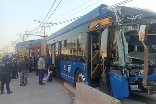 Trolebús Elevado choca contra la estación Covadonga en Chalco; hay al menos 20 heridos