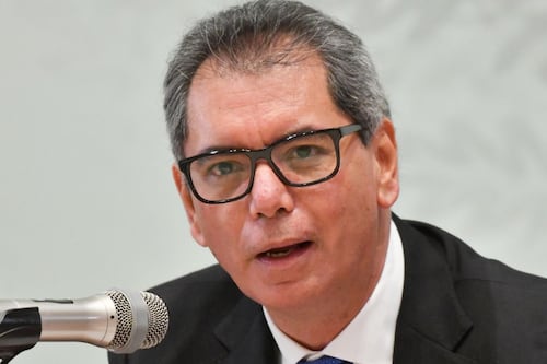 Hacienda refinancia 175 mil 648 mdp y extiende 6.6 años el plazo de la deuda