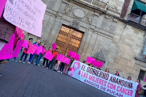 Pacientes de Fucam se manifiestan afuera de Palacio Nacional