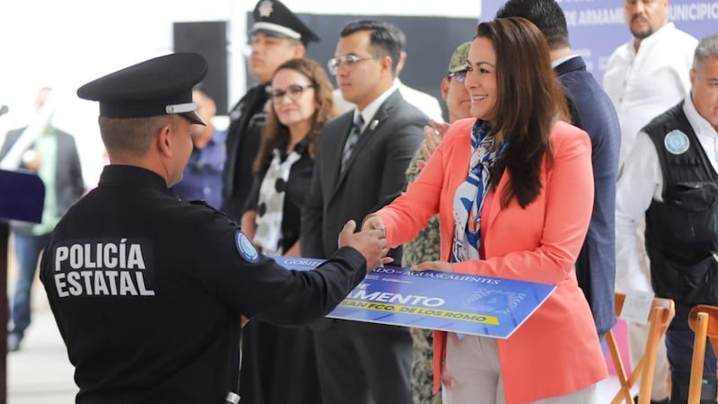 Tere Jiménez entrega armamento a las corporaciones de seguridad pública de Aguascalientes