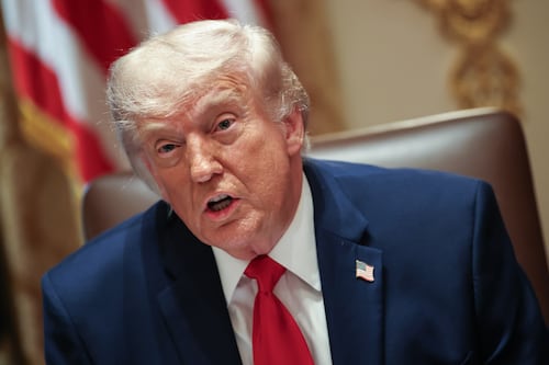 Gobierno de Trump niega acuerdo con Irán sobre condiciones para reabrir el Estrecho de Ormuz
