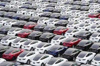 Musk ‘remata’ autos de Tesla para acabar con exceso de inventario: ¿Cuáles son los descuentos?