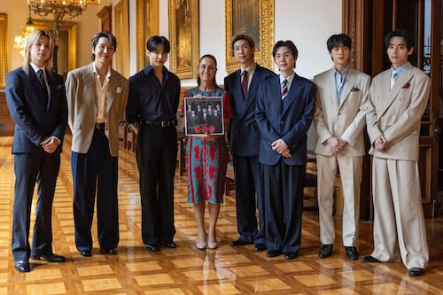 ‘¿Selfie con la presidenta?’ BTS detalla cómo fue su reunión con Sheinbaum en Palacio Nacional