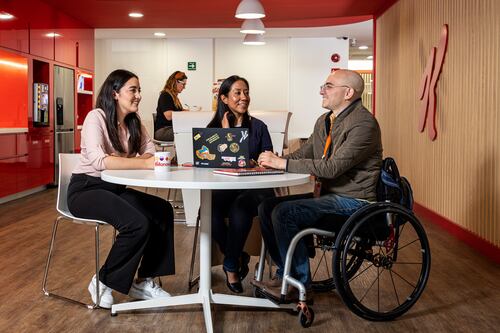 Más allá de la fábrica: promovamos el talento mexicano