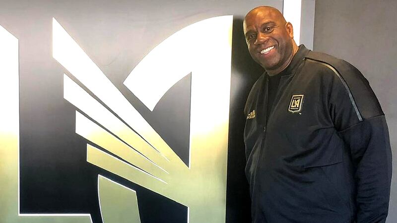 ‘Magic’ Johnson, propietario de Dodgers, LAFC... ¿y Commanders? Estos son sus negocios