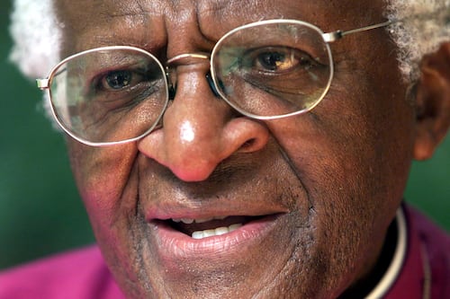 Desmond Tutu, premio Nobel de la Paz y activista contra el apartheid, muere a los 90 años