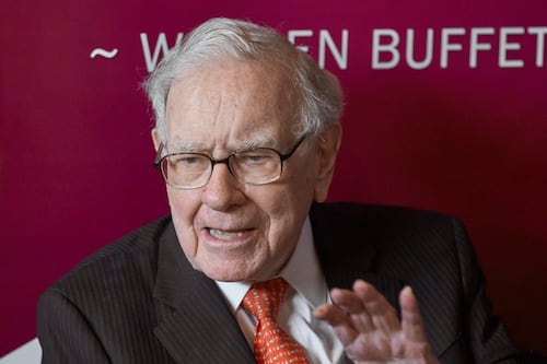 Warren Buffett deja la presidencia de Berkshire Hathaway tras estar 50 años: ¿A quién cederá su lugar?