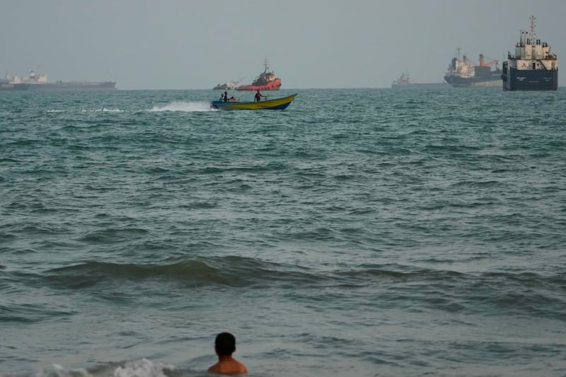 (VIDEO) EU bombardea 3 petroleros iraníes tras ataque de Teherán a buques de la Marina