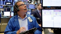 Apple 'arrastra' a los índices Nasdaq, S&P y Dow Jones