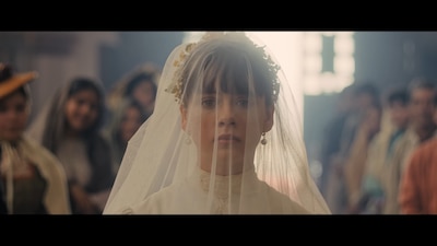 Tita decidió casarse con el Dr. Brown en la segunda temporada de 'Como agua para chocolate'. (Foto: HBO/WB/Press)