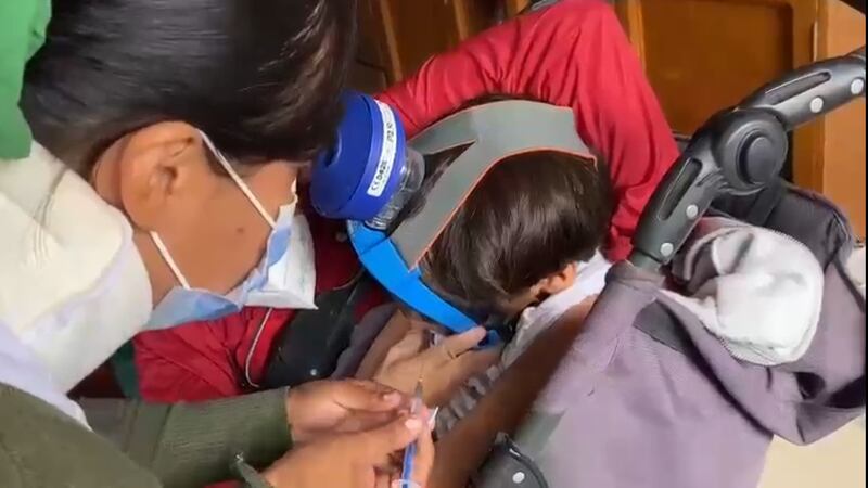 Niños logran vacunarse contra COVID… pero gracias a la IP y a amparos