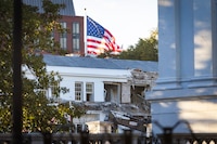 (FOTOS) Trump demuele Ala Este de la Casa Blanca por completo para construir su salón de baile