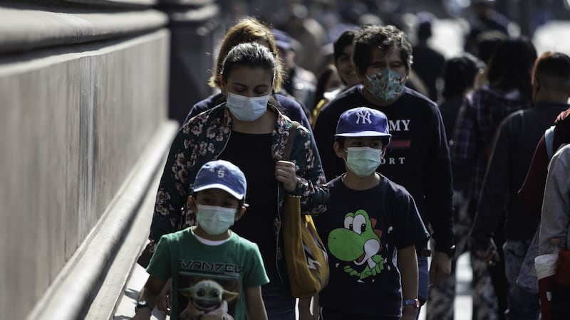 Pandemia de COVID: ¿Por qué los niños nacidos en 2020 y 2021 en CDMX vivirán menos?