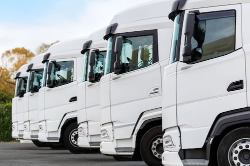 La producción de camiones pesados se cae 30.4% en el 1T26