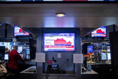 Temores de recesión por guerra comercial arrasan a bolsas