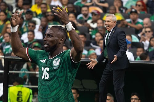 Quiñones critica al ‘Vasco’ Aguirre por sacarlo vs. Inglaterra: ‘Se equivocó el viejo’
