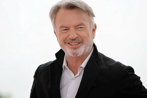 ‘Nadie se mueva’: Muere el actor Sam Neill, protagonista de Jurassic Park, a los 78 años