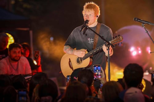 Ed Sheeran admite errores tras polémica por Macklemore: ‘Estoy aquí esta noche solo’